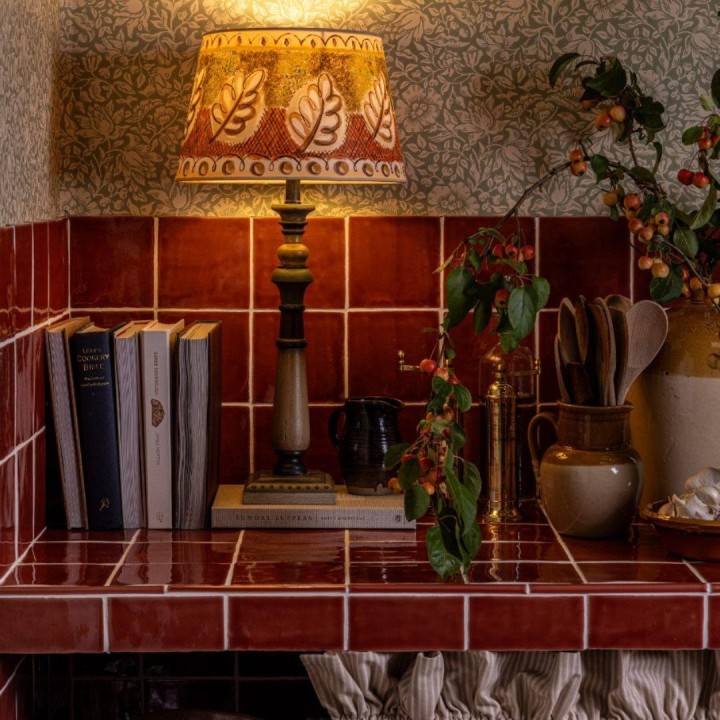 Bloomsbury Charleston Red Square kitchen lamp