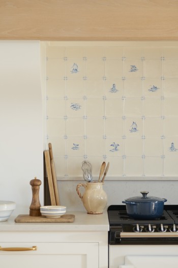 Large CORNISH DELFT TILES DETAIL 01 007 No bespoke tile