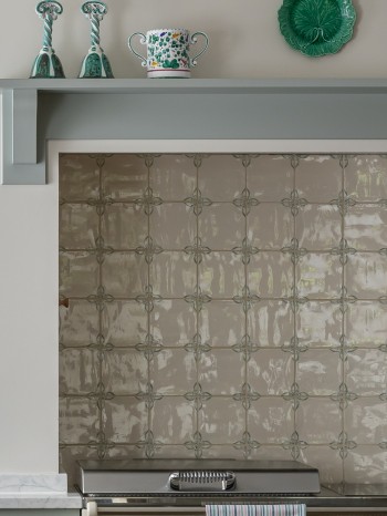 Jonathan Bond Katharine Paravicini Floral Delft Corner kitchen backsplash high res close up
