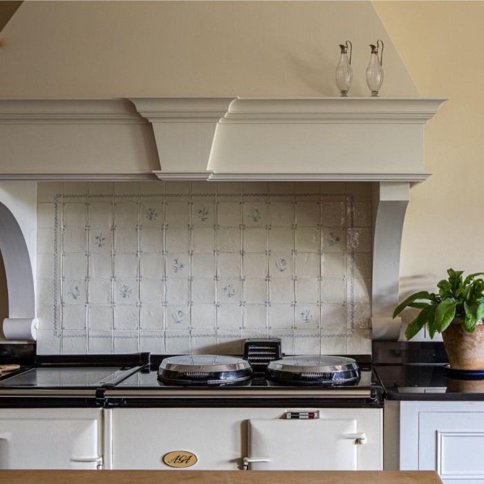 Delft floral tiles on 11x11 rustic base behind the range cooker of Mary Ann Robb