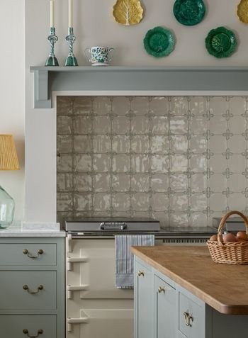 Katharine Paravicini Kitchen delft corner tiles close up