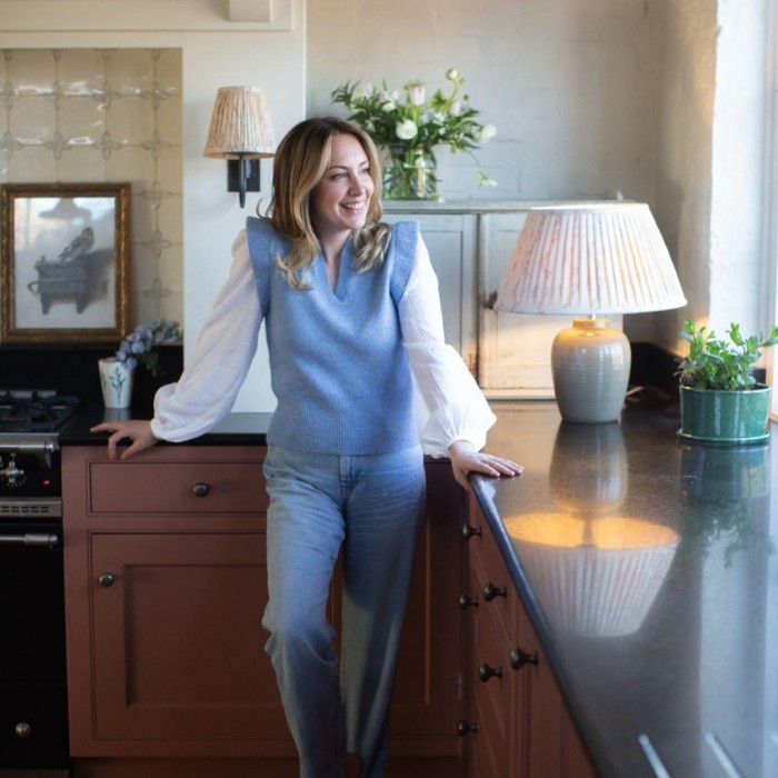 Lauren Caisley portrait photo in kitchen