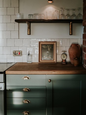 Aged crackle square tile neutral 2