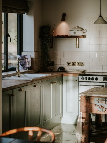 Aged crackle square tile neutral