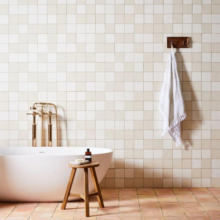 Provence Toulon and Menton square bathroom