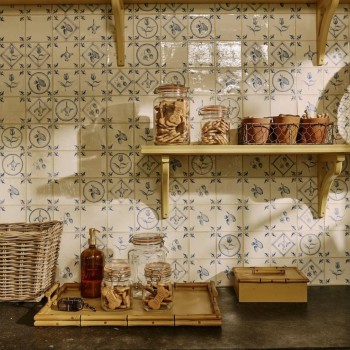 The White Hart collection at WOW House 2025 Sims Hilditch courtyard room