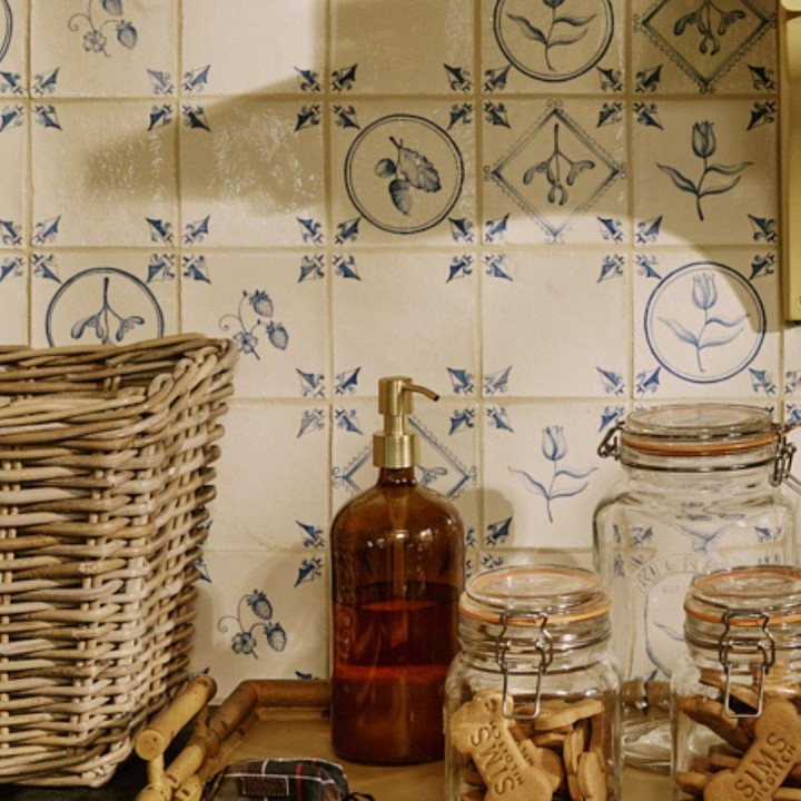 The White Hart wowhouse close up 3