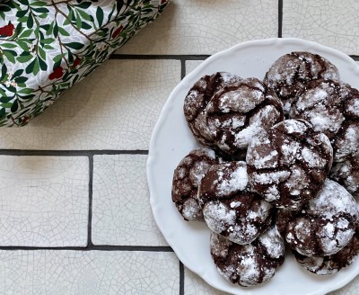 Christmas cookies with a crackle