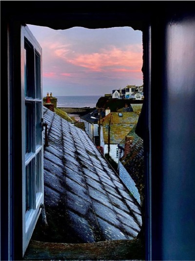 A vibrant coastal kitchen