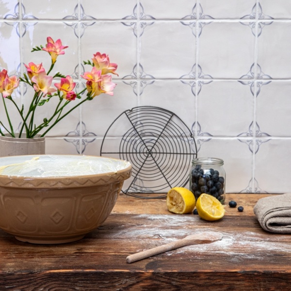 Pantry Classic Delft Antique White Floral Corners Sylvia White Grout 8 Low