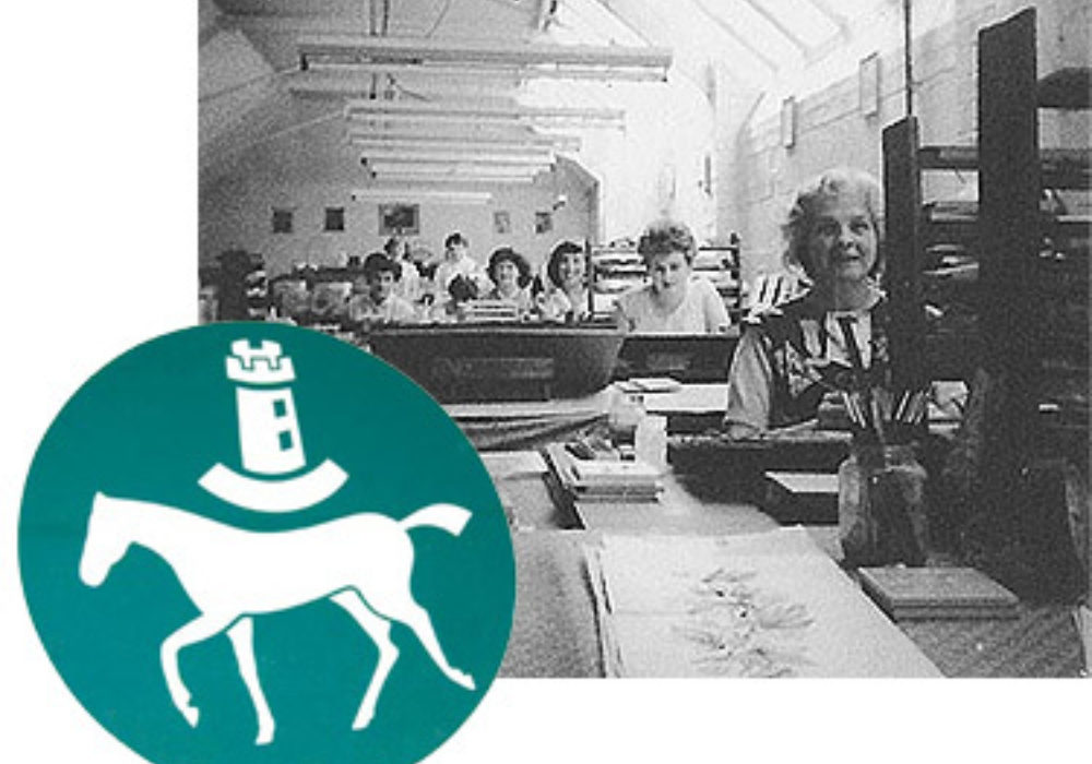 Black and white image of the tile factory team working in the factory in the fifties with a symbol of the white horse