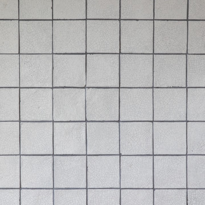 Aged Crackle Valley Square Medium Grey Grout plain board Low