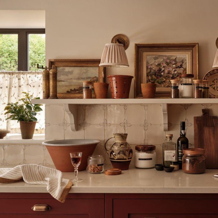 Lauren Caisley Glebe Cottage Floral Delft Corner kitchen worktop and window