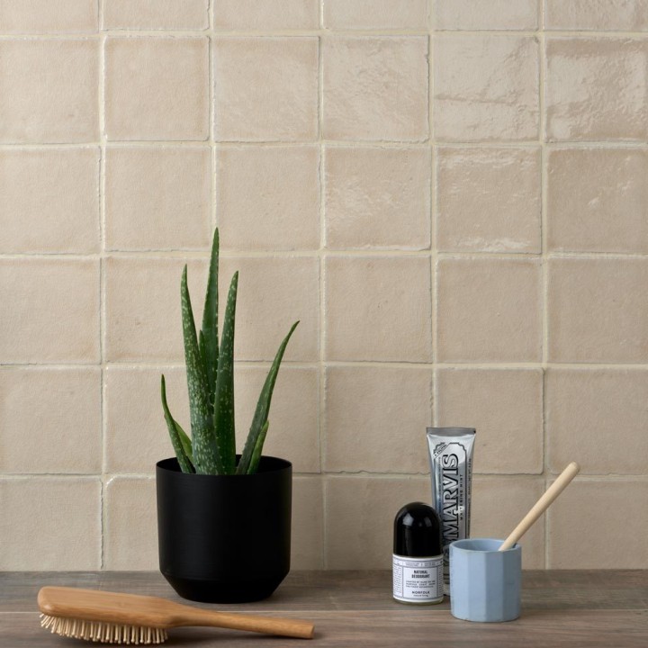 HAL SQ SAND LIFESTYLE Jasmine Grout WEB 1