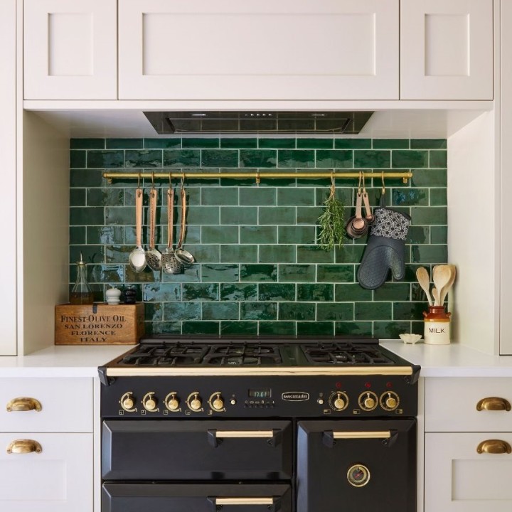 Soho So Emerald medium brick wall tiles behind kitchen Rangemaster stove