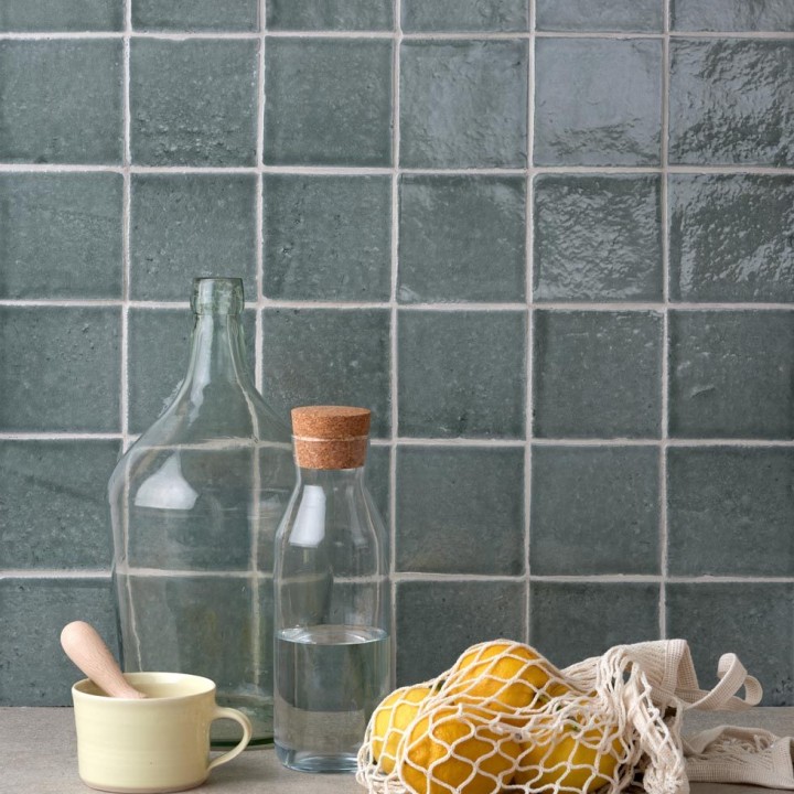 ULL SQ PEBBLE LIFESTYLE Silver Grey Grout 1 WEB