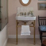 Wilding corner tiles in bathroom backsplash