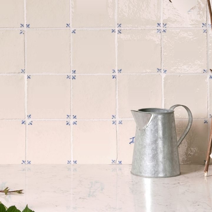 Wilding decorative corner motif tiles