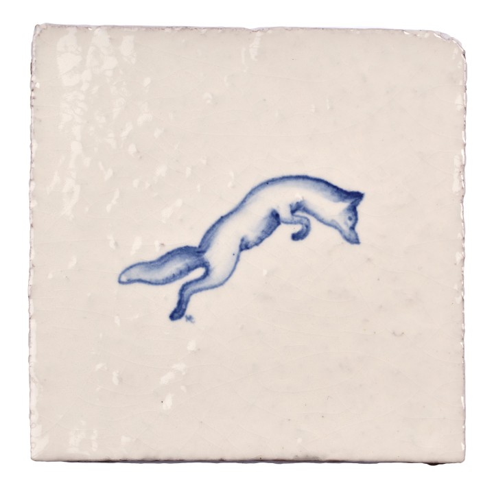Cut out image of white tile with handpainted delft blue fox illustration
