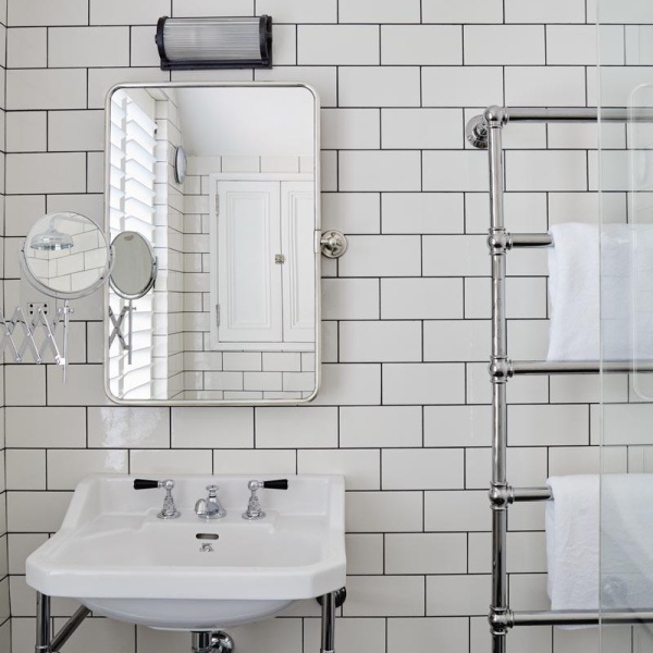 Sims Hilditch design studio selected Jack Frost medium bricks from our Seasons collection for use throughout this beautiful, crisp bathroom.