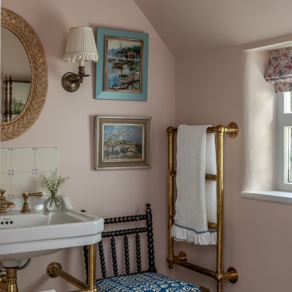 Leonora Birt Wilding Corner bathroom