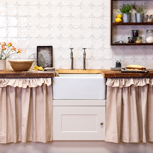 Pantry Classic Delft Antique White Floral Corners Sylvia White Grout Andalucia Seville Square 1 Low
