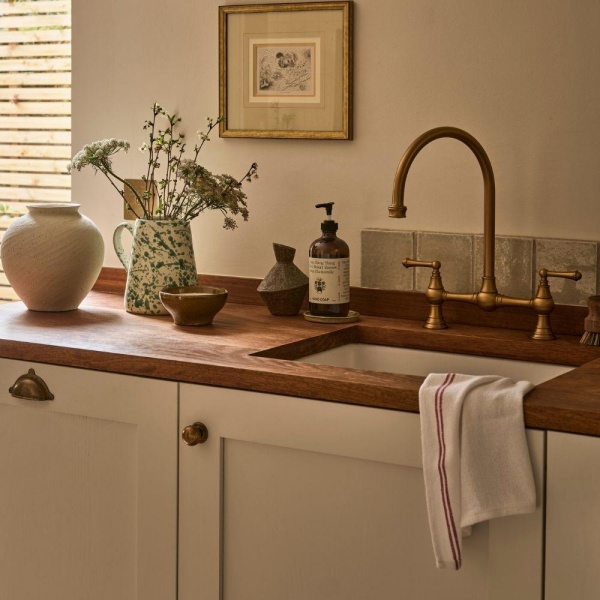 Harriet Howarth Kitchen sink and backsplash get the look