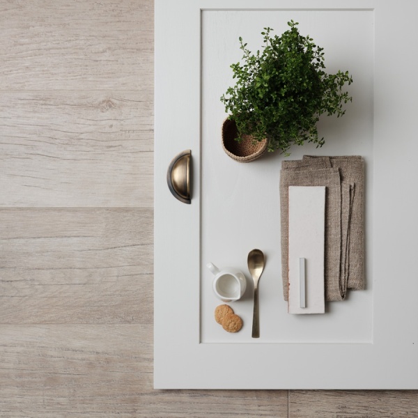 Kennet Winterbourne White Grout Weathered Oak Honey Flatlay