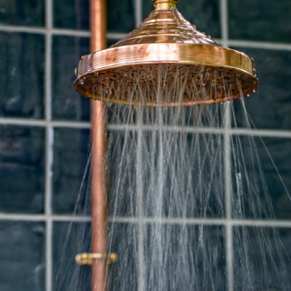 Outdoor living Figgins Lane Shower On Head Close LOW