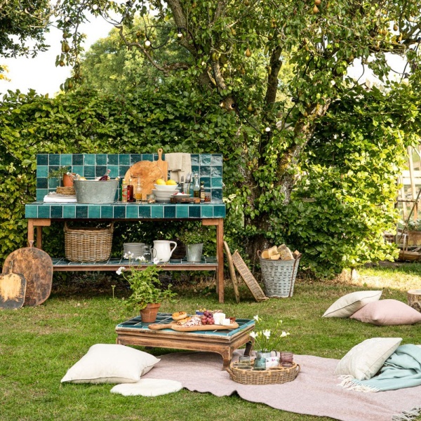 Isles Raasay tiles in an outdoor kitchen