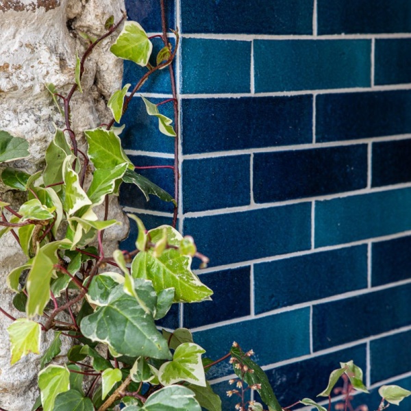 Isles islay skinny metro brick bath portrait detail shot edging WEB